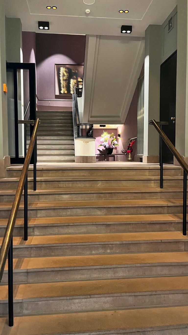 Best One high class Escort für Deutschland - Hamburg - Hotel Tortue