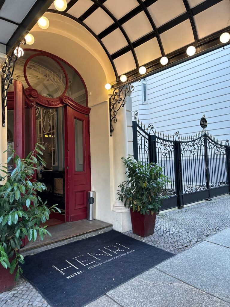 Best One high class Escort für Deutschland - Sana Hotel Henri Berlin